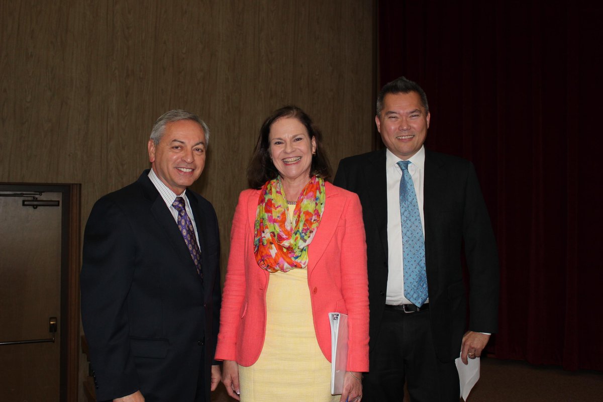 thehba's tweet image. Dean Donald Guter, HBA president Laura Gibson and John Nechman at #orientation  #stcl #HBA