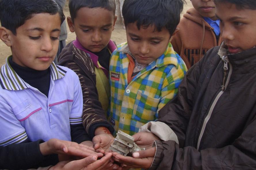 UN_News_Centre's tweet photo. Concerned by violence along #India &amp; #Pakistan line of control, Ban urges to resume dialogue http://t.co/N4VAkSahWg http://t.co/yKR7JBDABG
