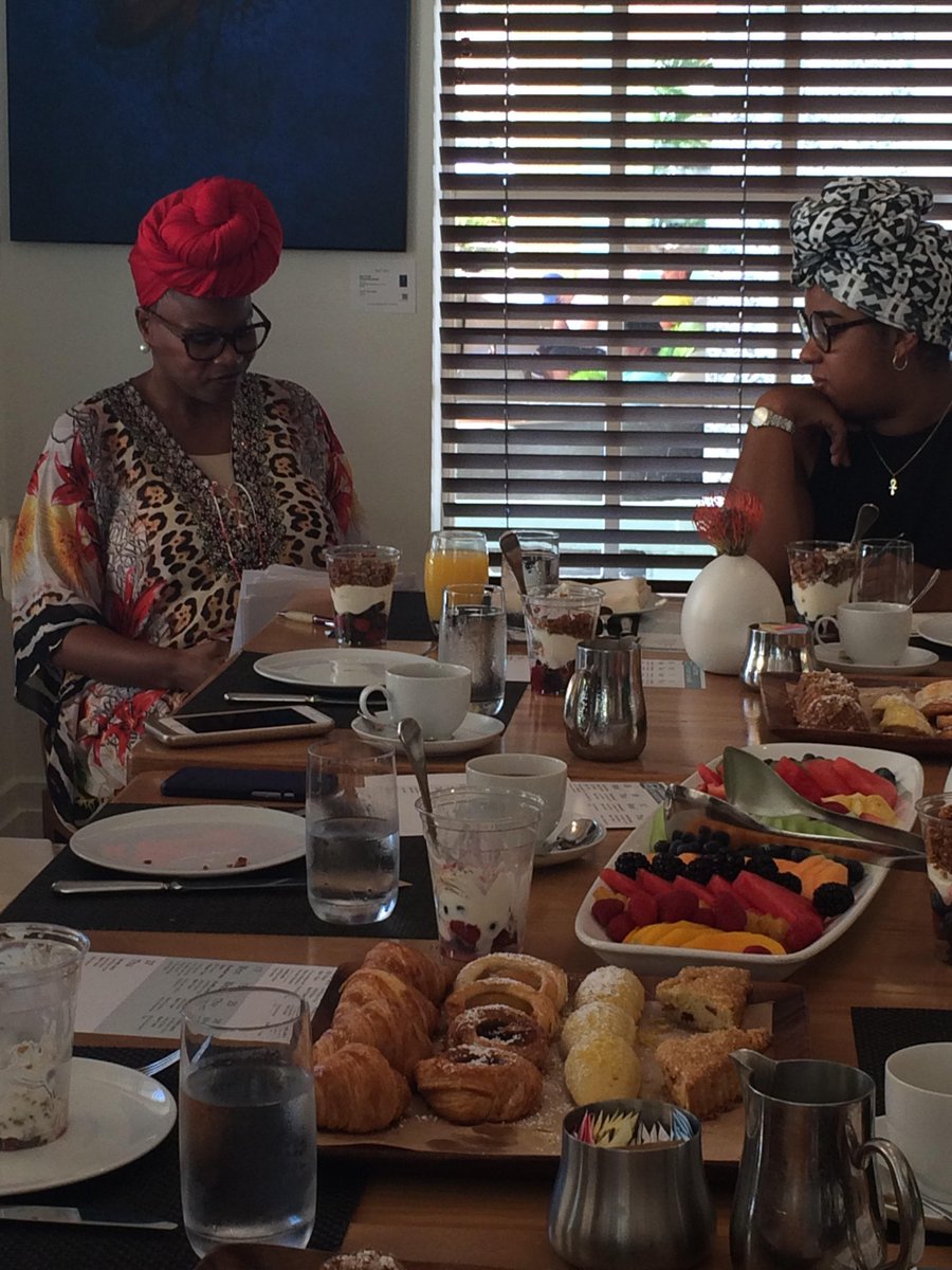 DPBUSER's tweet image. Artist Alexis Caputo at #TheBetsyHotel or a Salon hosted by @DiasporaVibe's @kingstonmaco - #betsywritersroom