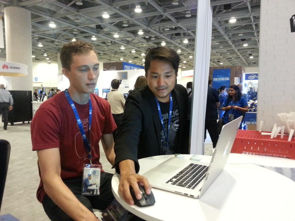 bemyapp's tweet image. #devshowcase #buzzworkshop@IDF15 everyone loves the games!