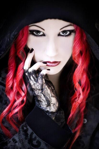 CountessOfRed's tweet image. "Don't worry, my sweet mortal child. The Crimson from your veins makes a perfect lipgloss... I won't waste it."