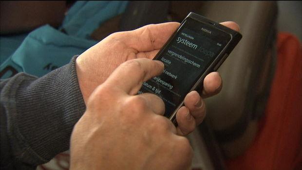 datanews_nl's tweet image. Meer dan 1.700 Base-klanten opgelicht ebx.sh/1hmK2gI