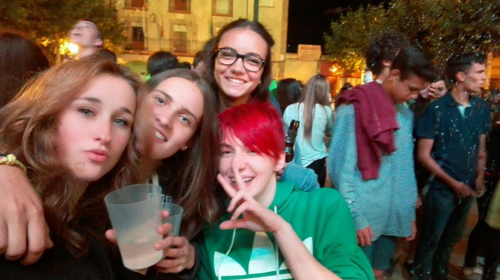 elena_ht98's tweet photo. Porque Badarán en fiestas NUNCA defrauda ❤❤ http://t.co/nMWJeoinsw