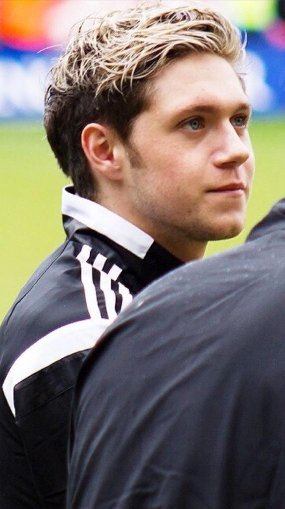 favniallhair's tweet photo. niall's charity football/soccer match http://t.co/bnhKyIvtgT