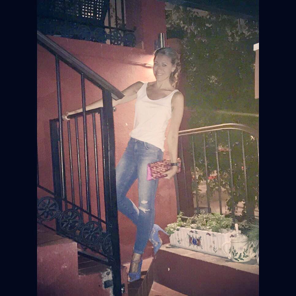 cristinareyesro's tweet photo. Love my new @JBrandJeans love it with a white tshirt and sandals #simpleandcool #stylish #fresh #jbrand #Jeans 👖❤️ http://t.co/uUBLNbn2XI