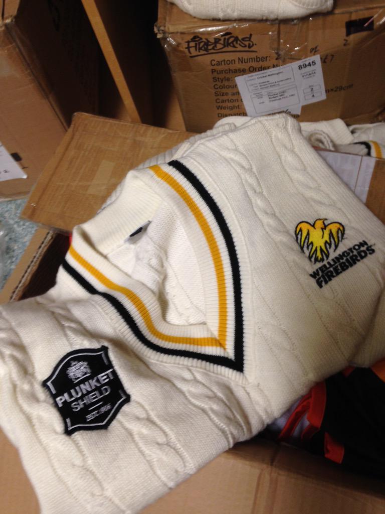 PeterClinton5's tweet photo. Frozen in office today. Last resort, had to dive into excess stock to get warm #cablewatch @BLACKCAPS @richirvine http://t.co/TAgxGkksWq
