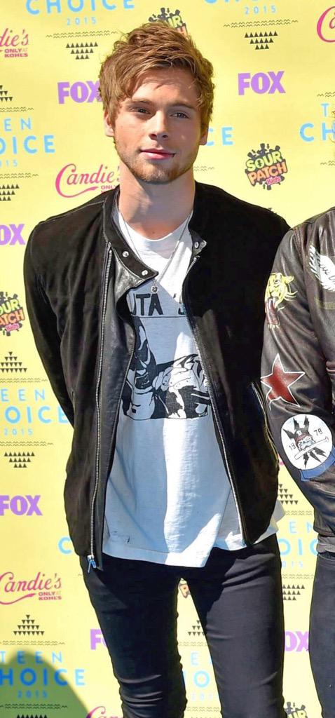 5SOSMexico's tweet photo. #ShesKindaHotVMA http://t.co/11Xf0pS4Sa