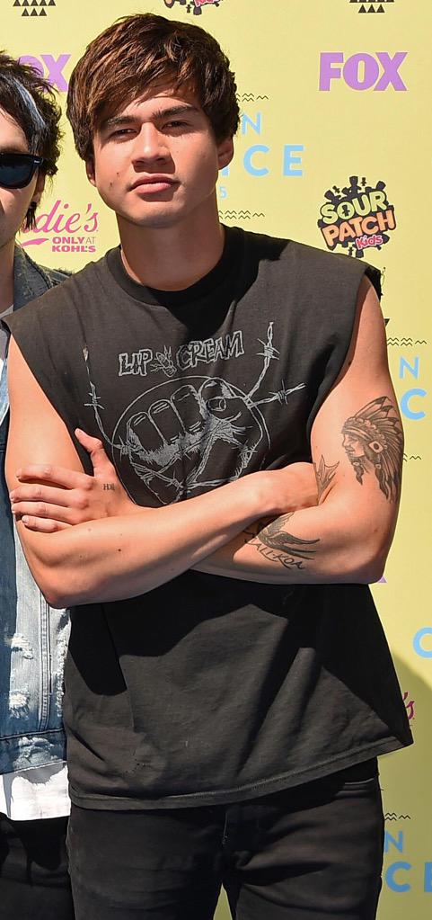 5SOSMexico's tweet photo. #ShesKindaHotVMA http://t.co/11Xf0pS4Sa