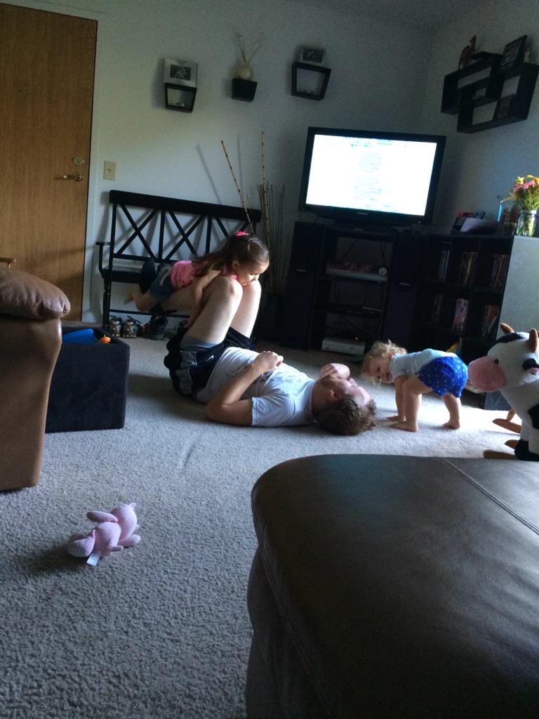 annmarcelina3's tweet photo. Why buy toys when you have a human jungle gym? @jalanland #bestdadever #parenting #Toddlers http://t.co/sFwK0e9yxg
