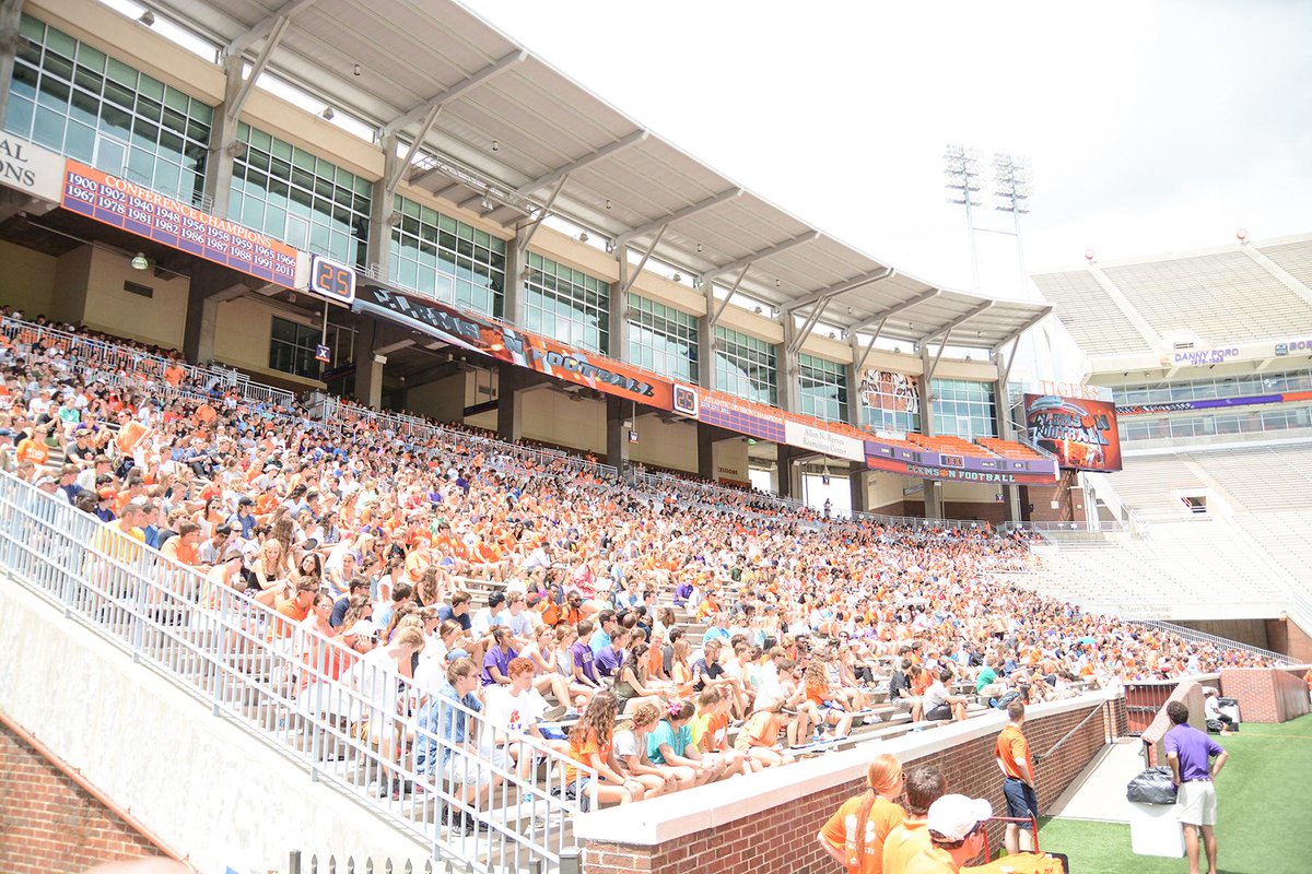 ClemsonBaseball's tweet photo. Coach @MonteLeeCU represented the baseball team at this afternoon's Lunch in the Valley with @ClemsonUniv freshmen. http://t.co/PPkPMhQMb9