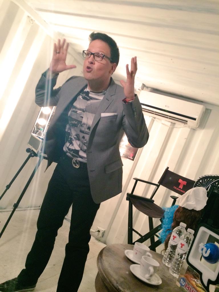 PremiosTuMundo's tweet photo. .@Raultvgonzalez nos habla sobre su trayectoria #MicroPTM http://t.co/qiJcgCgoQT