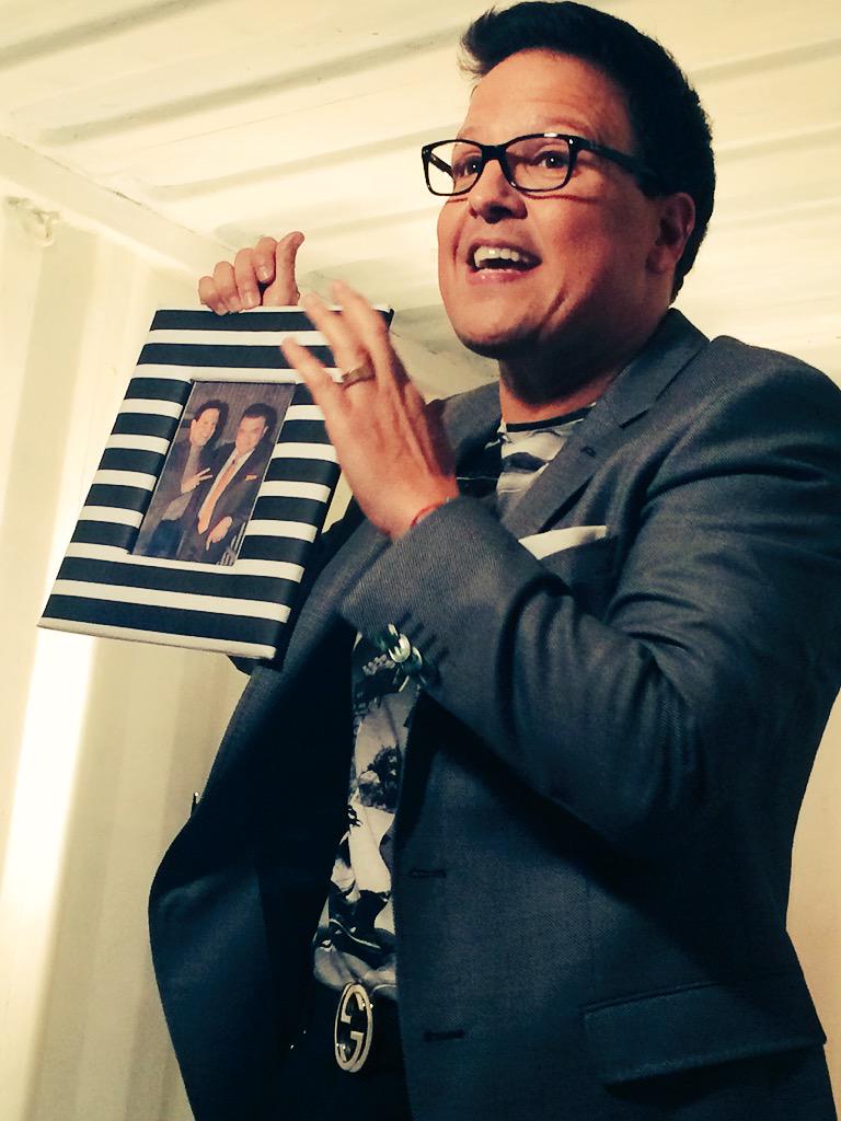 PremiosTuMundo's tweet photo. #DonFrancisco, una figura importante para @Raultvgonzalez #MicroPTM http://t.co/k59KLFMozT