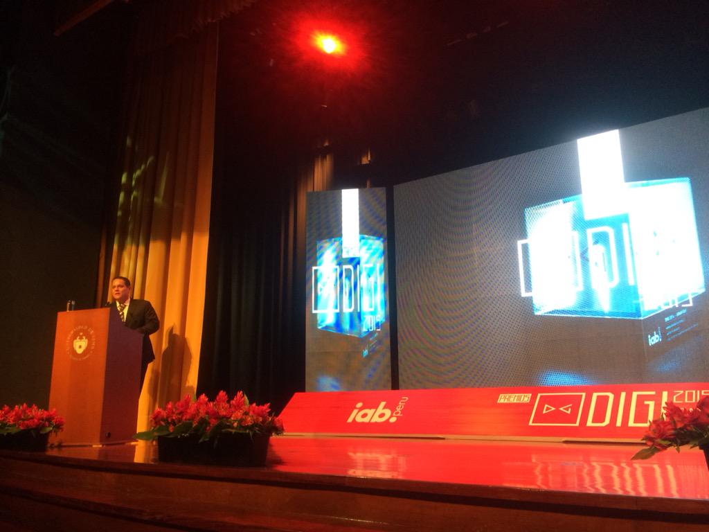 marcofco's tweet image. Empezando los #premiosDIGI2015 en la @udelima Excelente evento!!! Presenta @eduardosolis