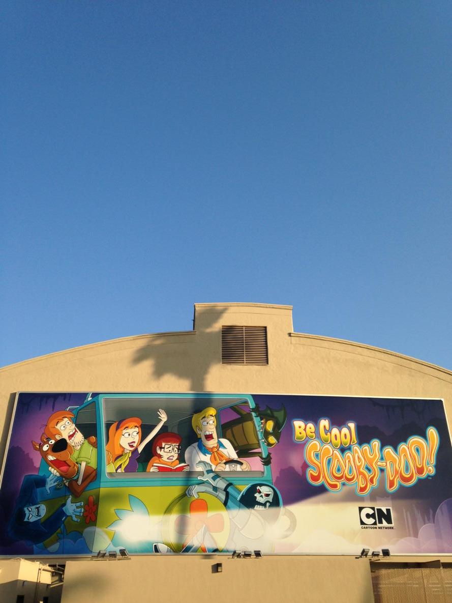 wbhillary's tweet photo. Things I see on the lot #parkinglotB #newbillboard #BeCool #Scooby-Doo #CartoonNetwork @WBSpecialEvents http://t.co/T6AG8zLHqE