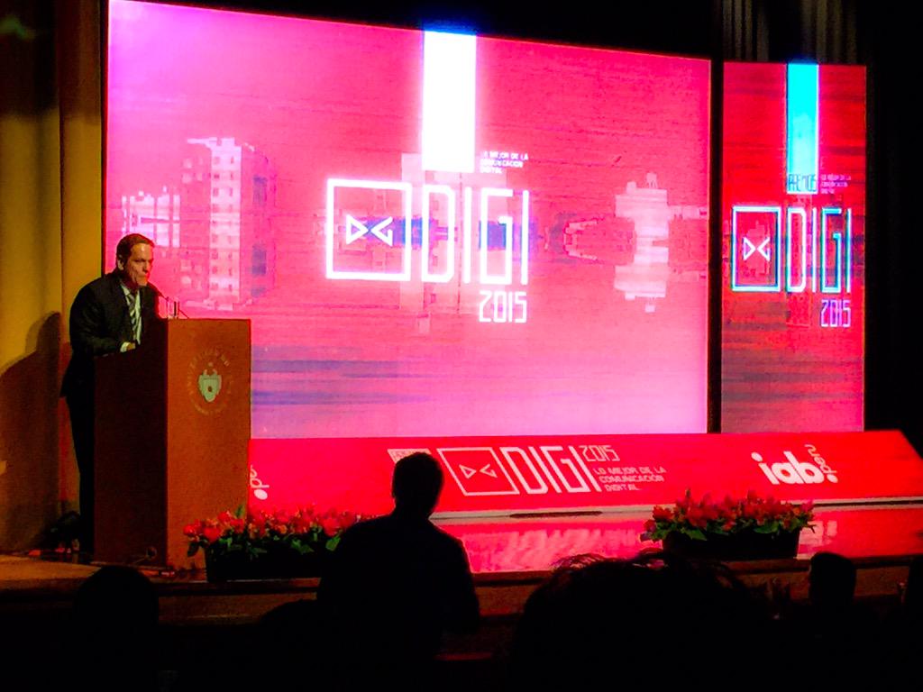 lgarvan's tweet image. En la @udelima empezando la ceremonia de los #PremiosDIGI2015 @luciacorsom @rodrigo_alban @Marigirl @salmallo