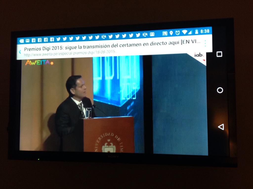 oraculoweb's tweet image. Viendo los #PremiosDigi2015 en pantalla grande y te veo @eduardosolis en la @udelima #TodoBien