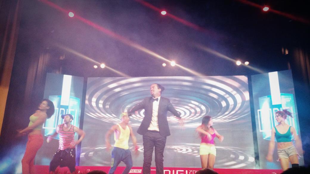 Addconsulta's tweet image. Empezamos los #premiosDIGI2015 bailando con Franco Cabrera.