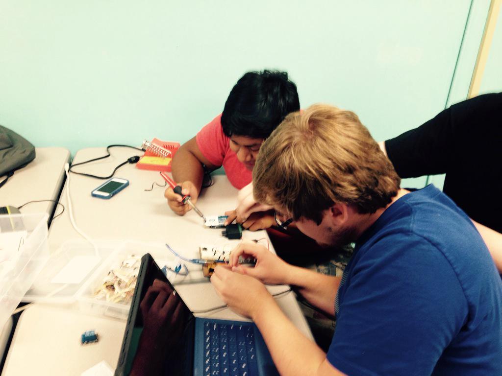 CCSD_CTC's tweet photo. @CalhounRobotics building electrical circuits today. http://t.co/Mx9p3NenNZ