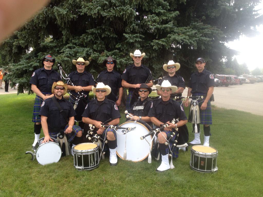LFDPipeBand's tweet photo. Whoop Up days parade 2015!!
#yql http://t.co/8YIXe9dpFu