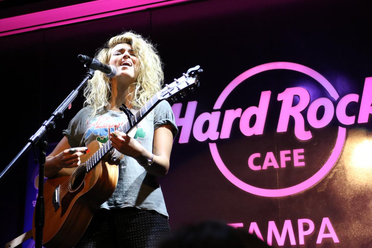 813area's tweet photo. #Unbreakable evening w @ToriKelly @SHRTampa #TBTSearch @WiLD941 @IAmOrlando #findastar http://t.co/tRs6ChYYfO