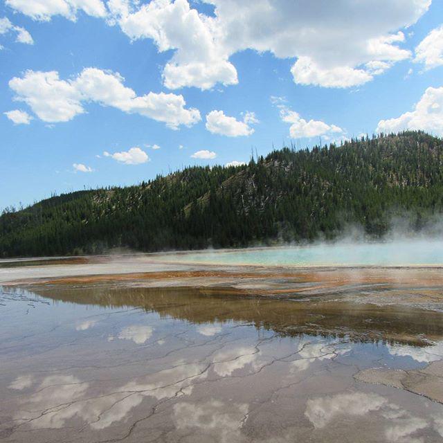 NatlParksPhotos's tweet photo. You almost believe it wasn't overcrowded. #Wyoming #Yellowstone #YellowstoneNationalPark #MidwayGeyserBasin #Fireho… http://t.co/PPAUOeclkV