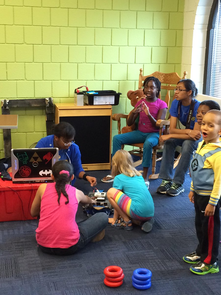 frc1086's tweet photo. Full house today @RVA_Library #HullSt learning & playing with #FRC #FTC & @Sphero @SpheroEdu robots #FTC93 http://t.co/GG8C8eKiQE