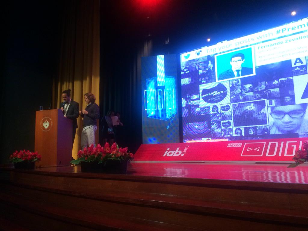 marcofco's tweet image. @FrancoCabreraFC trolleando en el escenario. #PremiosDIGI2015 @iabperu @comScoreLATAM