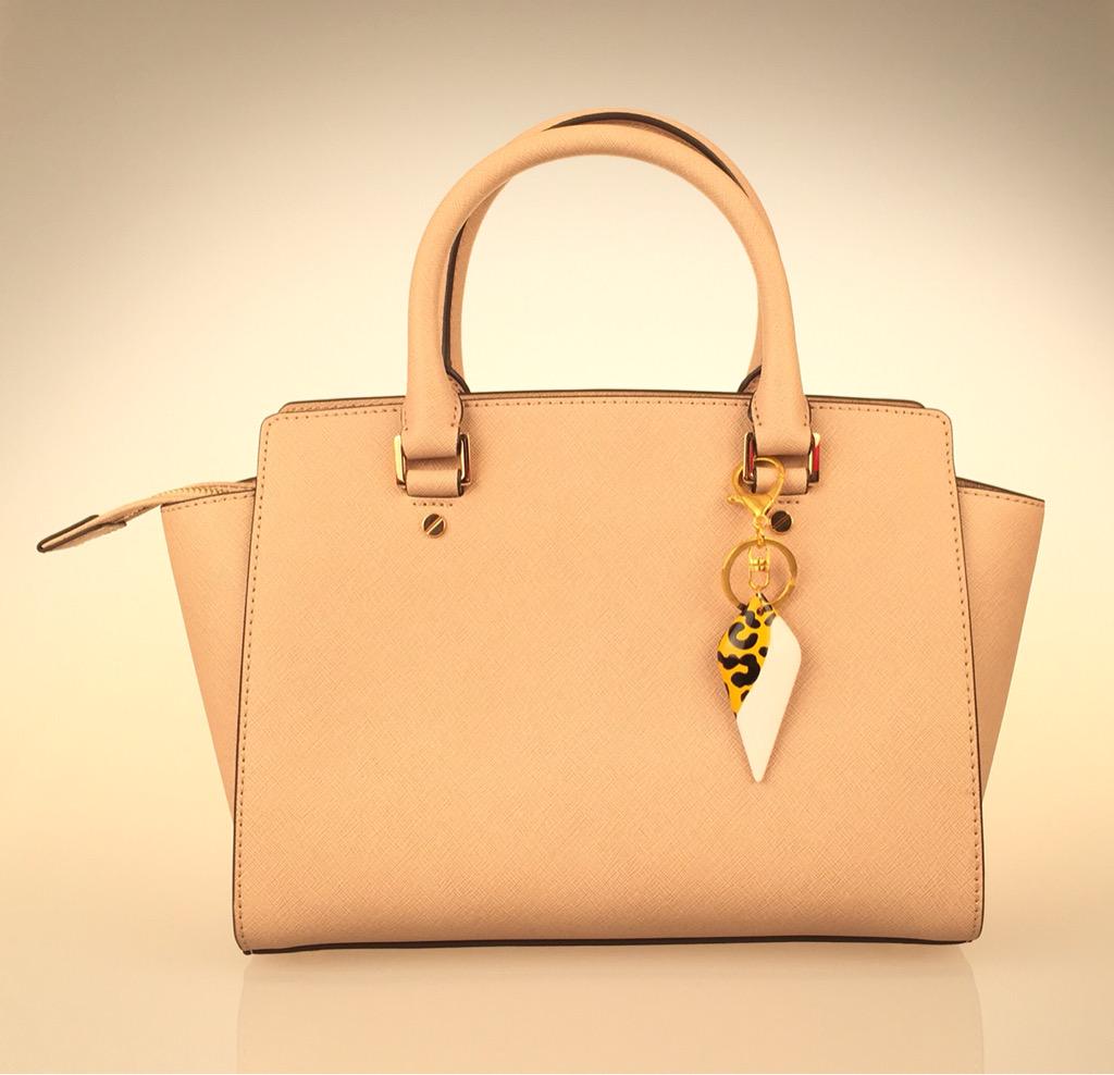 maddyp_hall's tweet photo. So much fun to be taking pictures professional pictures of a real #prototype. @projectlockit #FashionTech http://t.co/YxGXbFyj5M