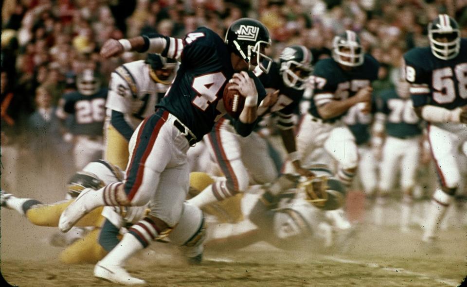 SportsPaperInfo's tweet photo. A rare sighting of the New York Giants disco logo in the wild. http://t.co/yUHVCeMJb4