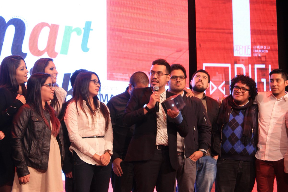 iabperu's tweet image. #PremiosDIGI2015 La Agencia Digital del Año es @smartclickla FELICITACIONES