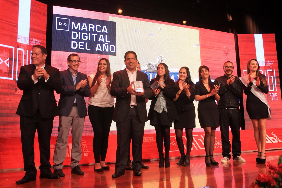 iabperu's tweet image. #PremiosDIGI2015 La Marca Digital del Año es @CristalPeru FELICITACIONES