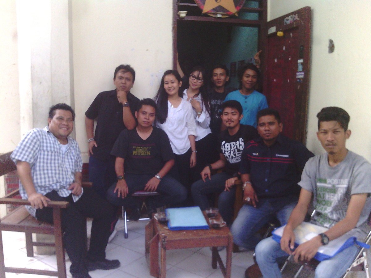 BKMBengkelMusik's tweet photo. color your life with smile, together with us. . #BengkelMusik http://t.co/Zz2v0gxQMD