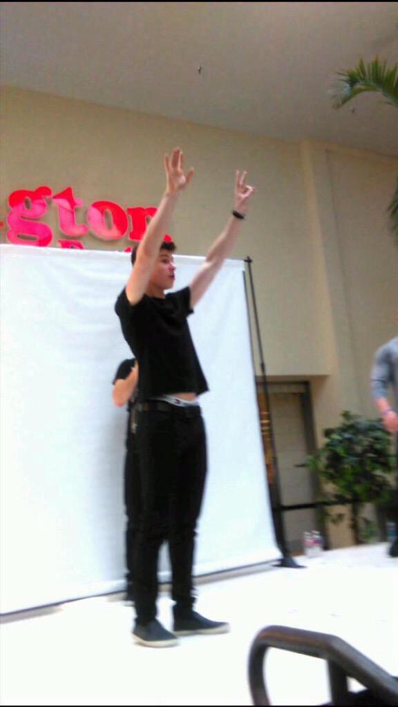 lysspeaknow's tweet photo. God bless this human being http://t.co/EcmcJNBJ26
