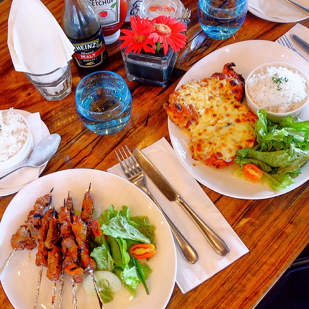 zaaaaiii's tweet photo. Let's meat on lunch break. 😏🍴#tgwtseats #yum http://t.co/p4714DYg1H