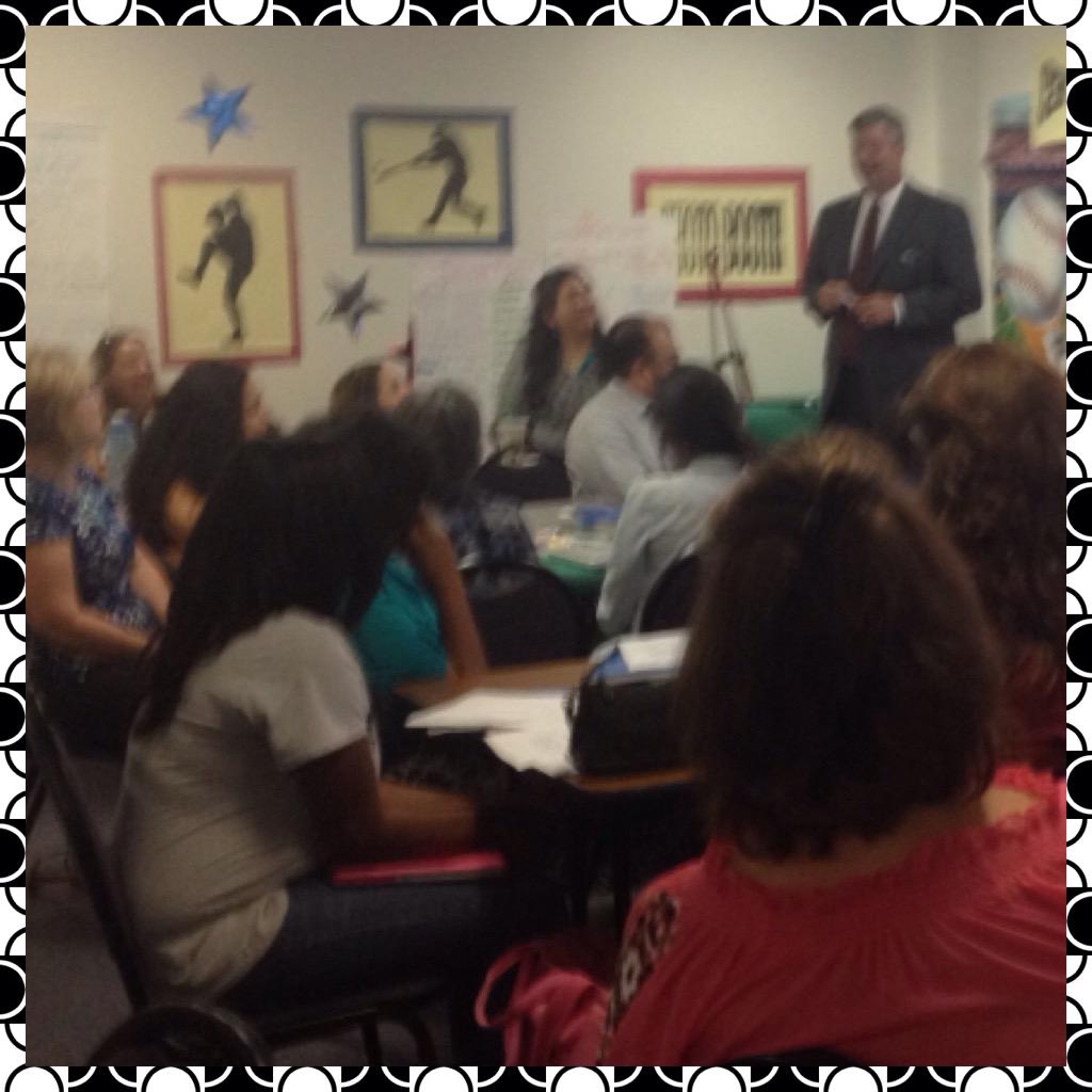 JimenezRobertJr's tweet photo. Summer Day 71--New CZone chief Andy Plunkett addresses Team Central! #lisdsummer  #teamcentral @Central_ES http://t.co/yIezurhA5o