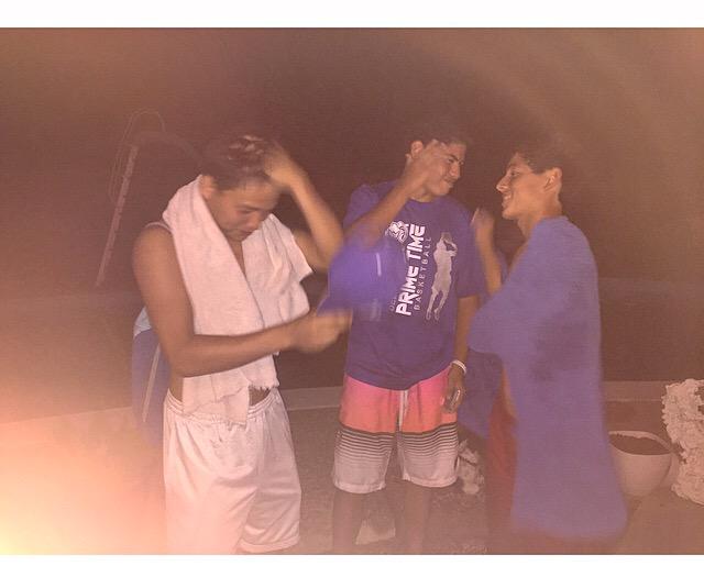 TalamantezRoy's tweet image. Abercrombie Models?💖👔👟👖😏 #MyBoys #TheThreeBrothers @Nicolas99458447 @AdrianCruzzy #FindUsOnTop10HottestModels?😏