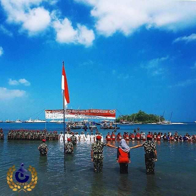 ig_aceh_'s tweet image. Selamat buat @adityafajarr !

Foto kamu terpilih sebagai #IG_ACEH Best HUT RI Ke 70.

Selected by : @yusefendy