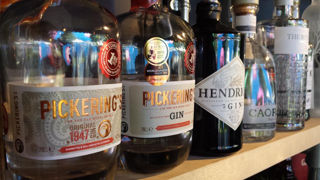 honestlil's tweet image. Scottish gin selection on the bar @ContainerBarCo @BBCEdFest - @pickeringsgin #representing #edfringe #gin