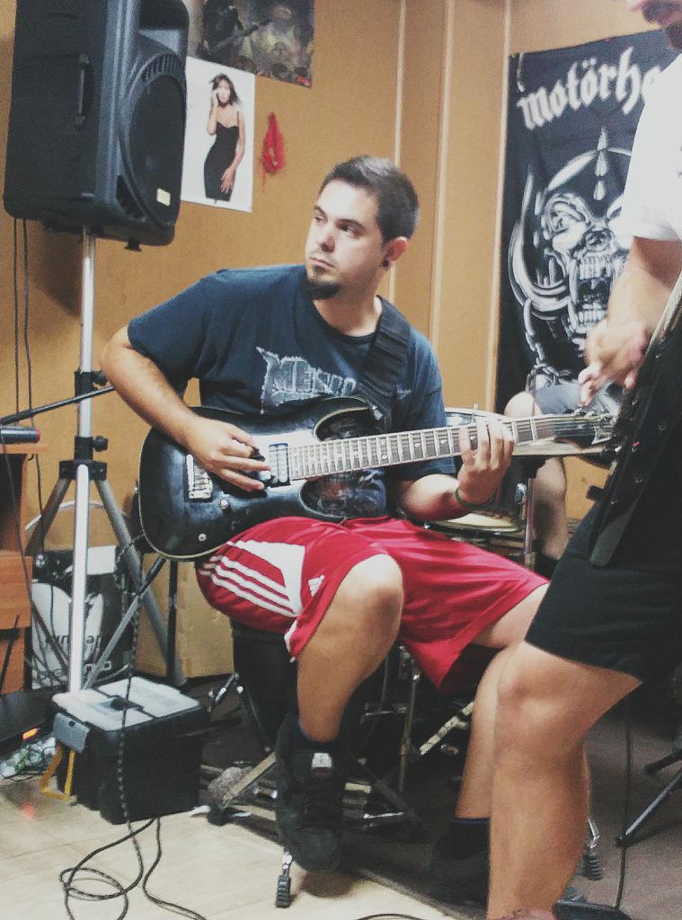 El domingo 23 de agosto, a partir de las 00:00 en el recinto ferial! No podéis faltar, os esperamos! #siempreacordes