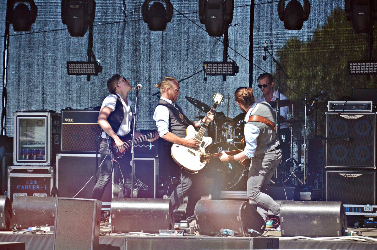 WolfsomeBand's tweet image. @KarkleLiveMusicBeach 
Fuzz is in the air!
#wolfsome #rock #music #live #beach #karkle #fancy #stage