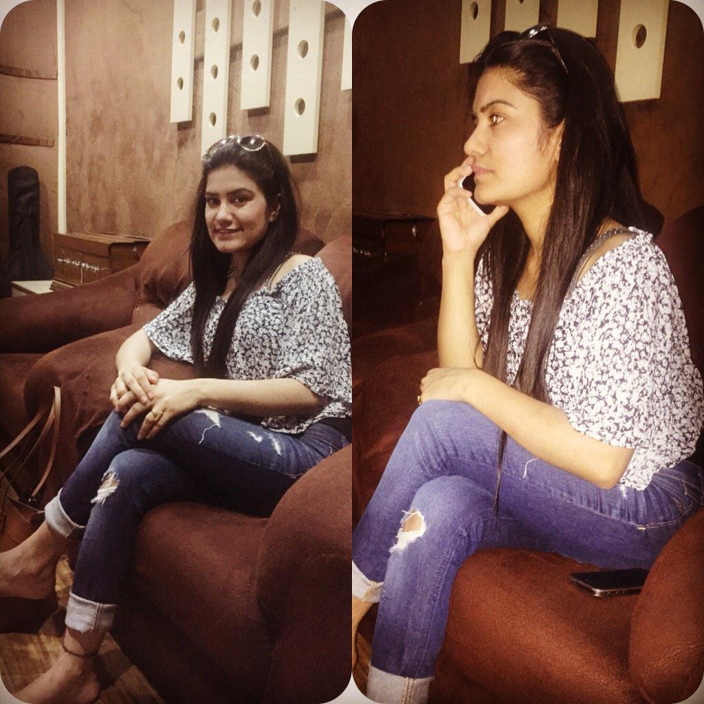 KaurBmusic's tweet photo. #StudioTym #SomethingBigComingSoon #BollywoodDebut @KKPKOfficial @drzeusworld @KapilSharmaK9 @KaurBmusic #Excited 😍😇 http://t.co/WgYnCwNtiz