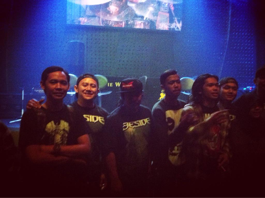 Jngn terus berduka meskipun membuka kembali luka lama , @BESIDEofficial dan kami akan selalu mengenang 11 pahlawan