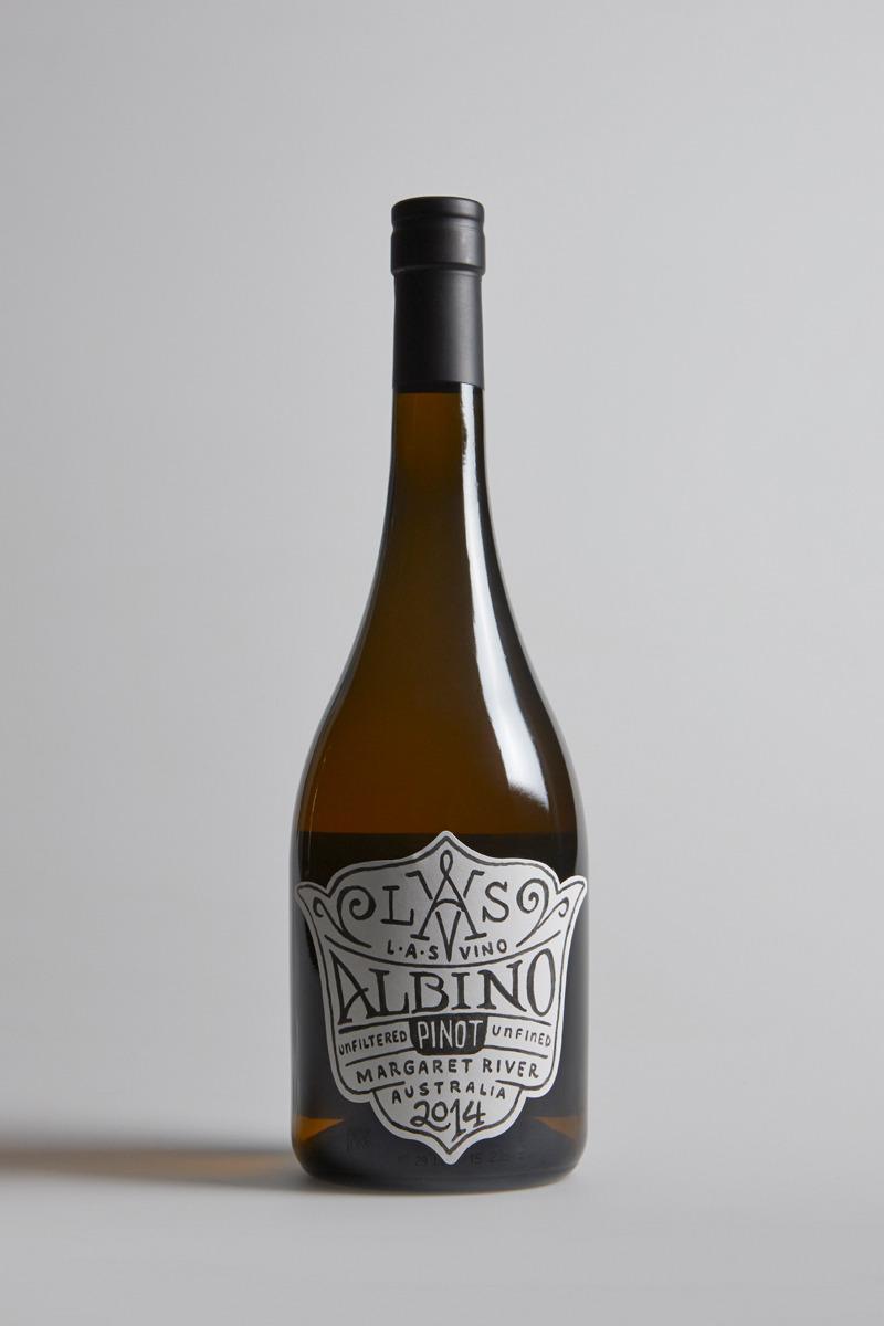 rosamitchellau's tweet photo. Out of the box and into the glass, and bit of a delicious oddity Las Vino Albino, not a fino but a Pinot blanc. http://t.co/GQl6qBrwRc