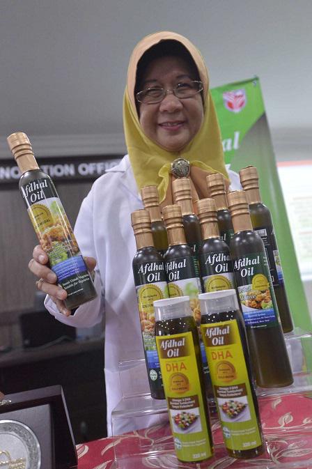 mpocHQ's tweet photo. #BreakingNews: Researcher creates #AFDHAL cooking oil that can be used 80 times.
http://t.co/zVazTkj45A http://t.co/uZA5KMn9aO