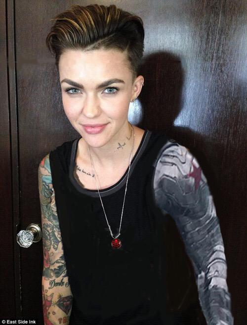 RT for Laura Prepon

FAV for Ruby Rose