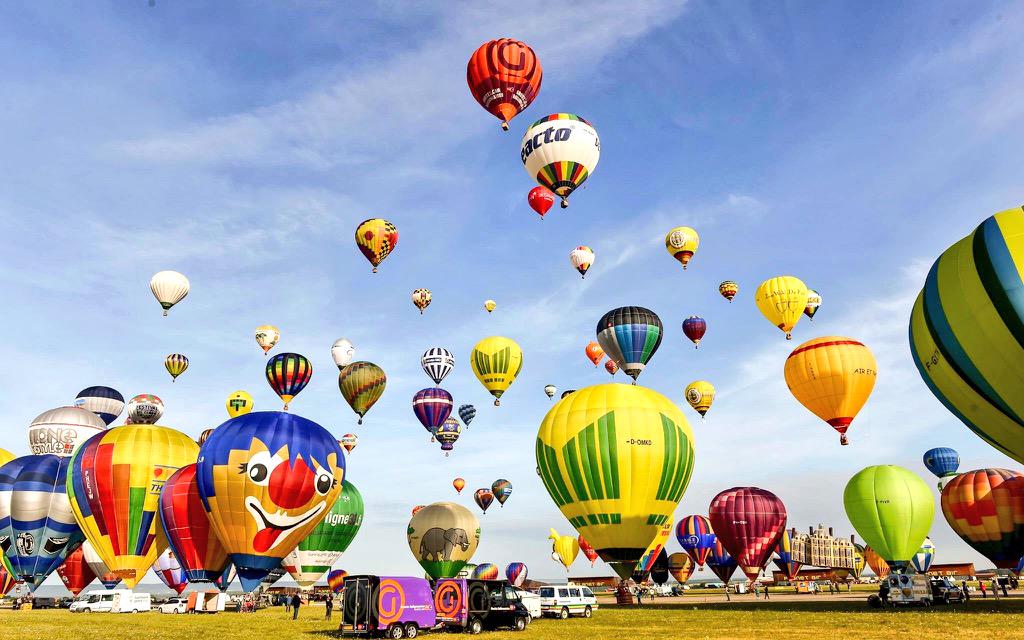 luchtballonnen's tweet photo. Woensdagavond 19 tm zaterdagavond 22 augustus @Ballonevent Barneveld op terrein De Koewei kasteel Schaffelaar #weerbf http://t.co/geBumbuWPs