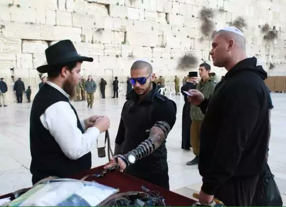 С Кадыровым Тимати мусульманин, с евреями – иудей, и только с пидорами он может быть самим собой