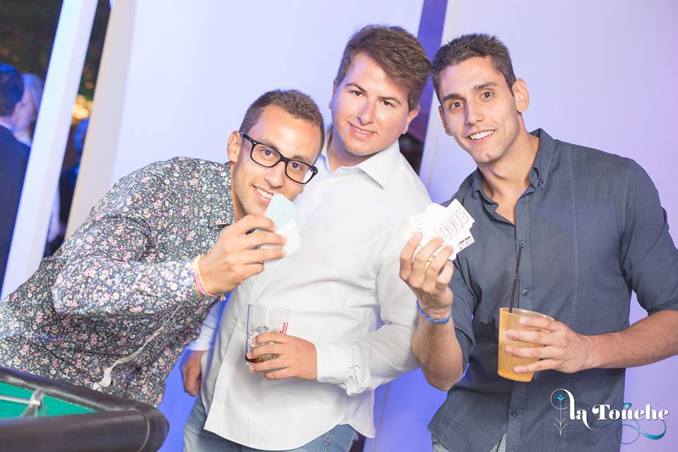 chentenaval's tweet photo. Gran noche con gran compañía! #lovesummer #thinkingaboutnothing http://t.co/wqvk2LT1yz