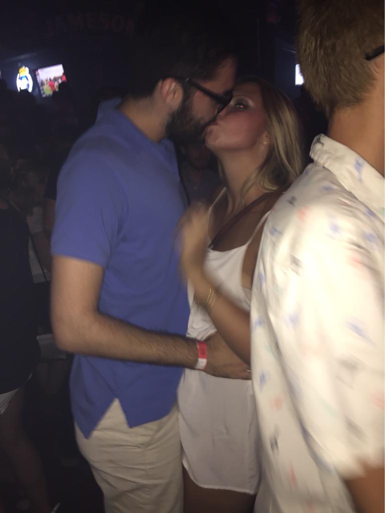 elenarink11's tweet photo. @MiamiUMakeout brick street starting off the new semester right. http://t.co/JYiD3aFjqL