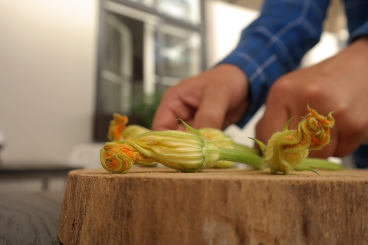 Šonedēļ <a href="/ValtersZirdzins/">Valters Zirdzins</a> gatavos kabaču ziedus!